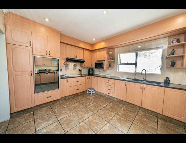 4 BEDROOM FREESTANDING FOR SALE IN SUNAIR PARK